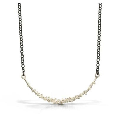 Pebble Crescent Necklace
22K gold vermeil, sterling silver Pebble Crescent Necklace
22K gold vermeil, sterling silver